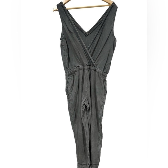 Anthropologies Cloth And Stone Gray Size Small Jumpsuit Romper Pants Wrap top - Picture 6 of 9